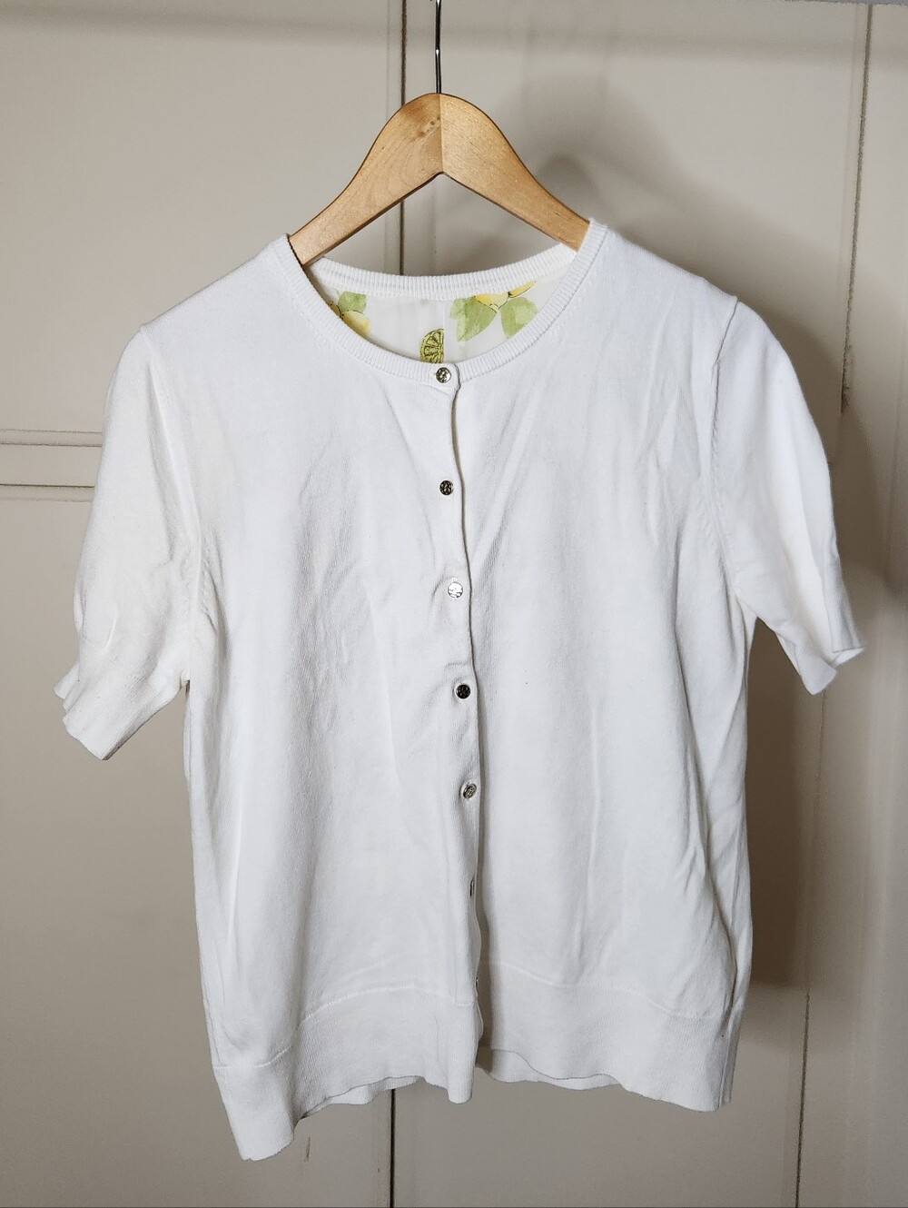 White button down shortsleeves cardigan with super cute lemon print